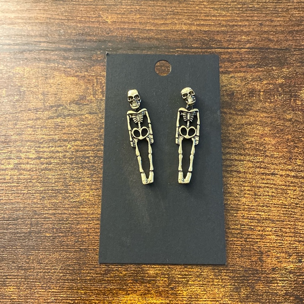 Dangling skeleton earrings